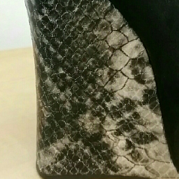 Luichiny Black wedged booties with snakeskin print - Picture 6 of 7
